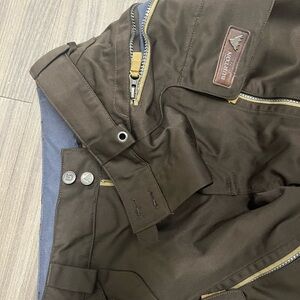 Burton Brown insulted Snow Pants